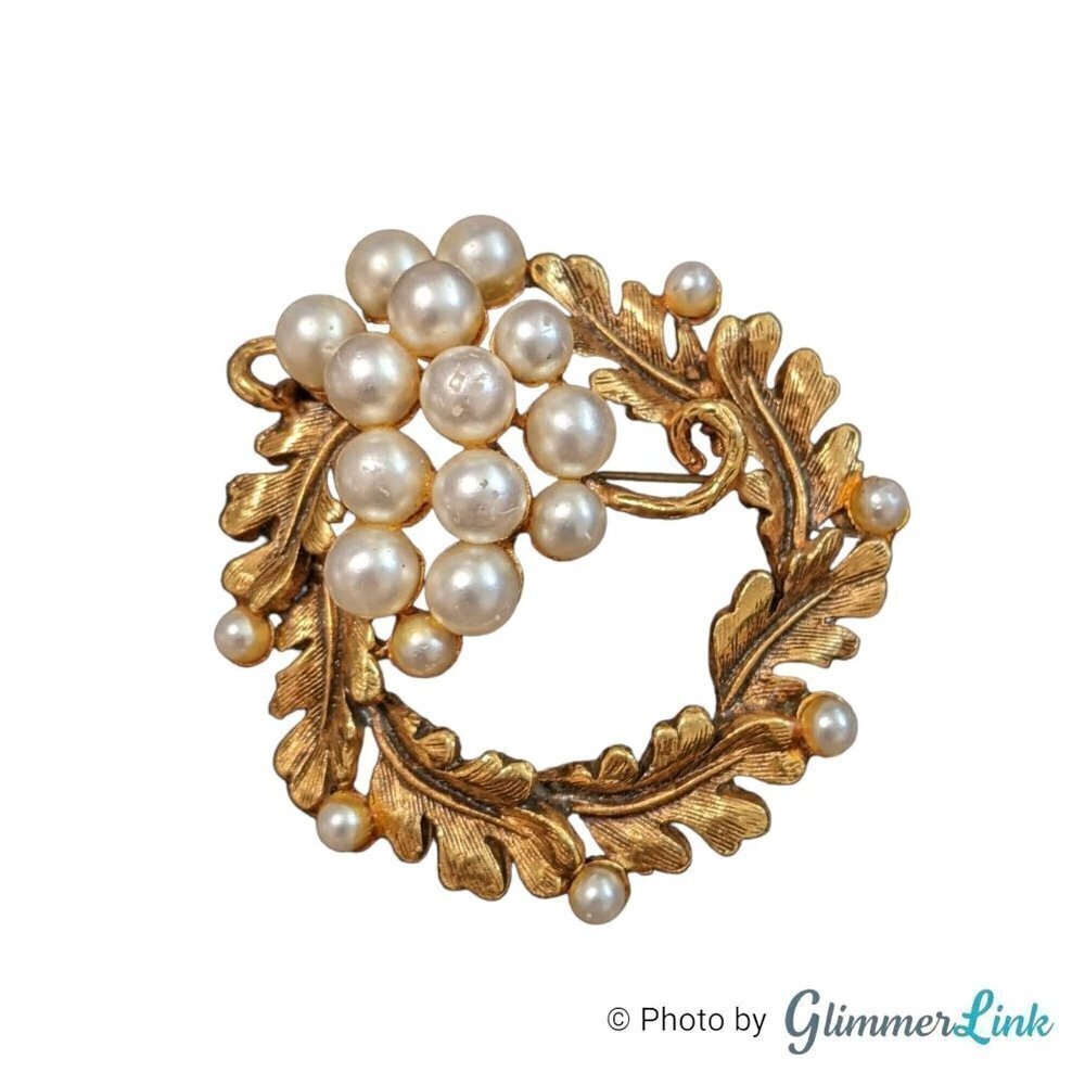 Vintage 1950s Florenza Faux Pearl Open Circle Wreath Gold Tone Brooch Pin